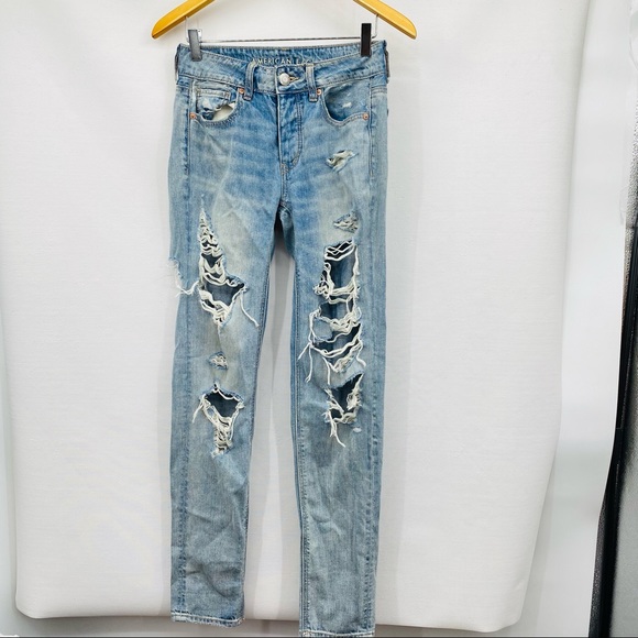 American Eagle Outfitters Denim - American Eagle Tomgirl Distressed Ripped Jeans 00